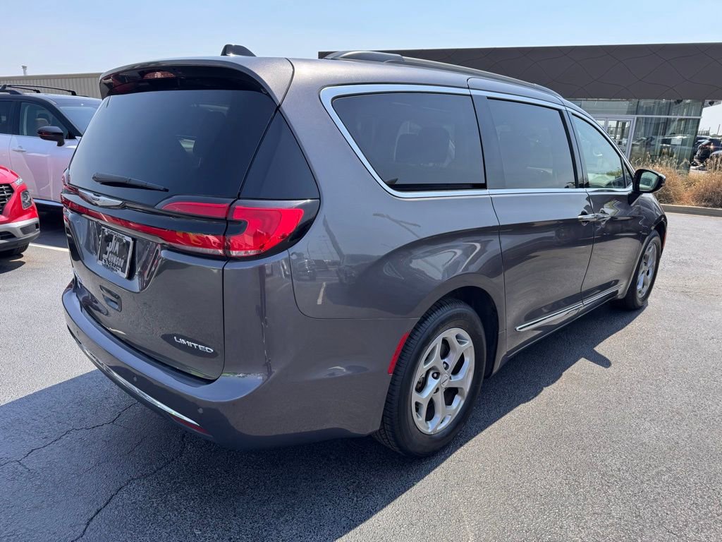 Used 2023 Chrysler Pacifica Limited FWD image 5