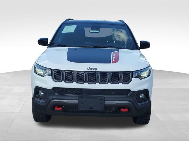 Used 2025 Jeep Compass Trailhawk AWD/4WD image 2