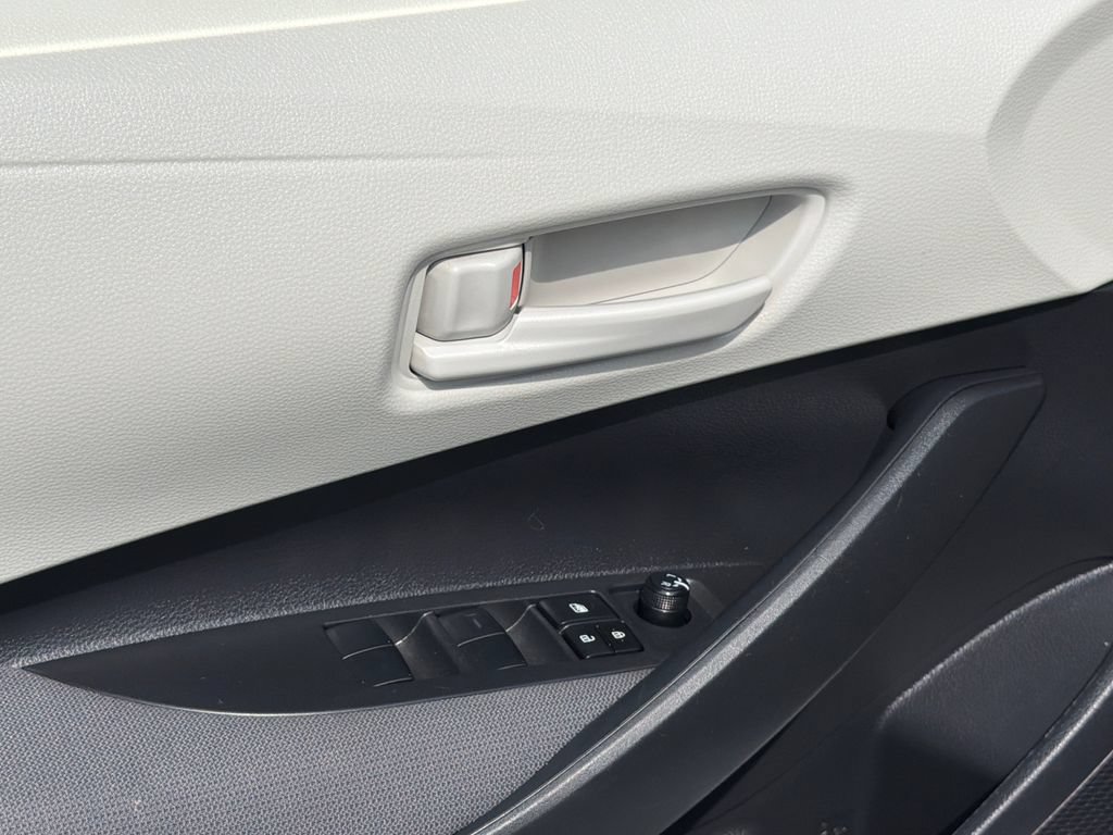Used 2024 Toyota Corolla LE FWD image 17