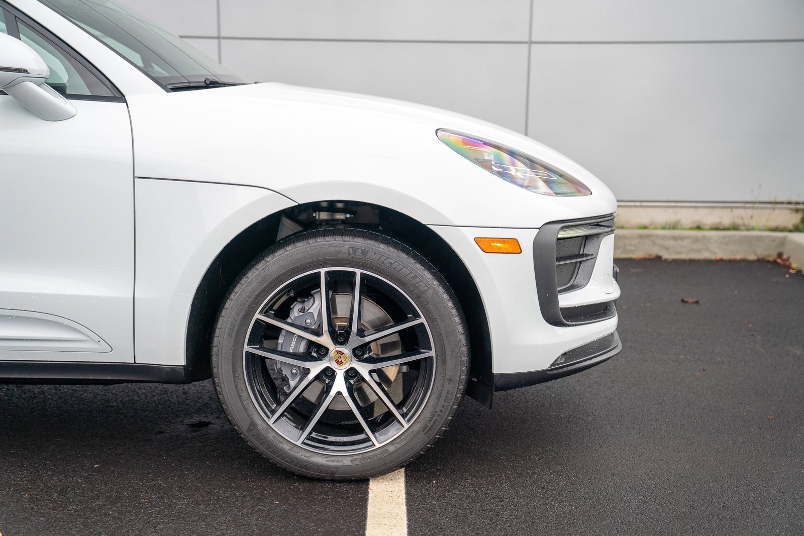 Used 2025 Porsche Macan image 9
