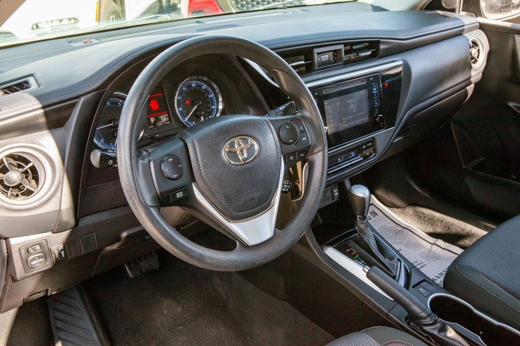 Used 2018 Toyota Corolla LE image 10