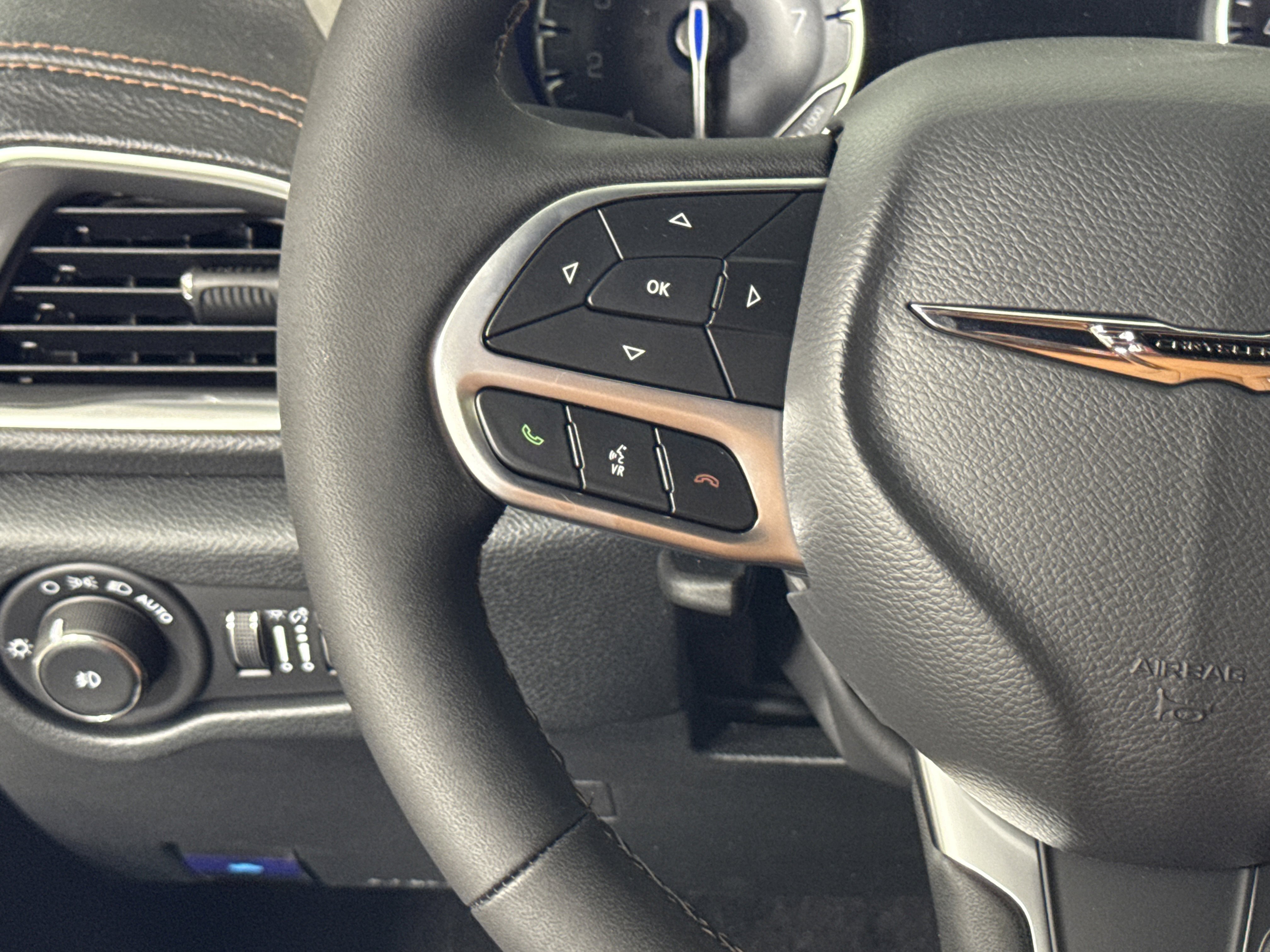 New 2026 Chrysler Pacifica Pinnacle image 14