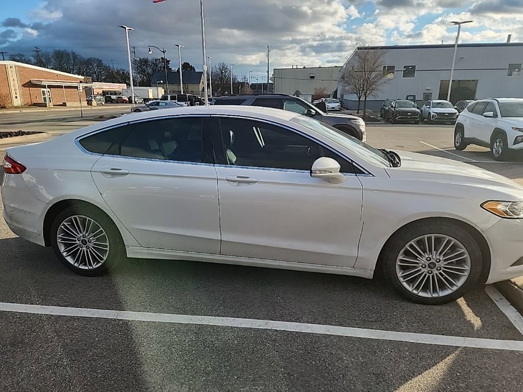 Used 2015 Ford Fusion SE w/ Equipment Group 202A image 4