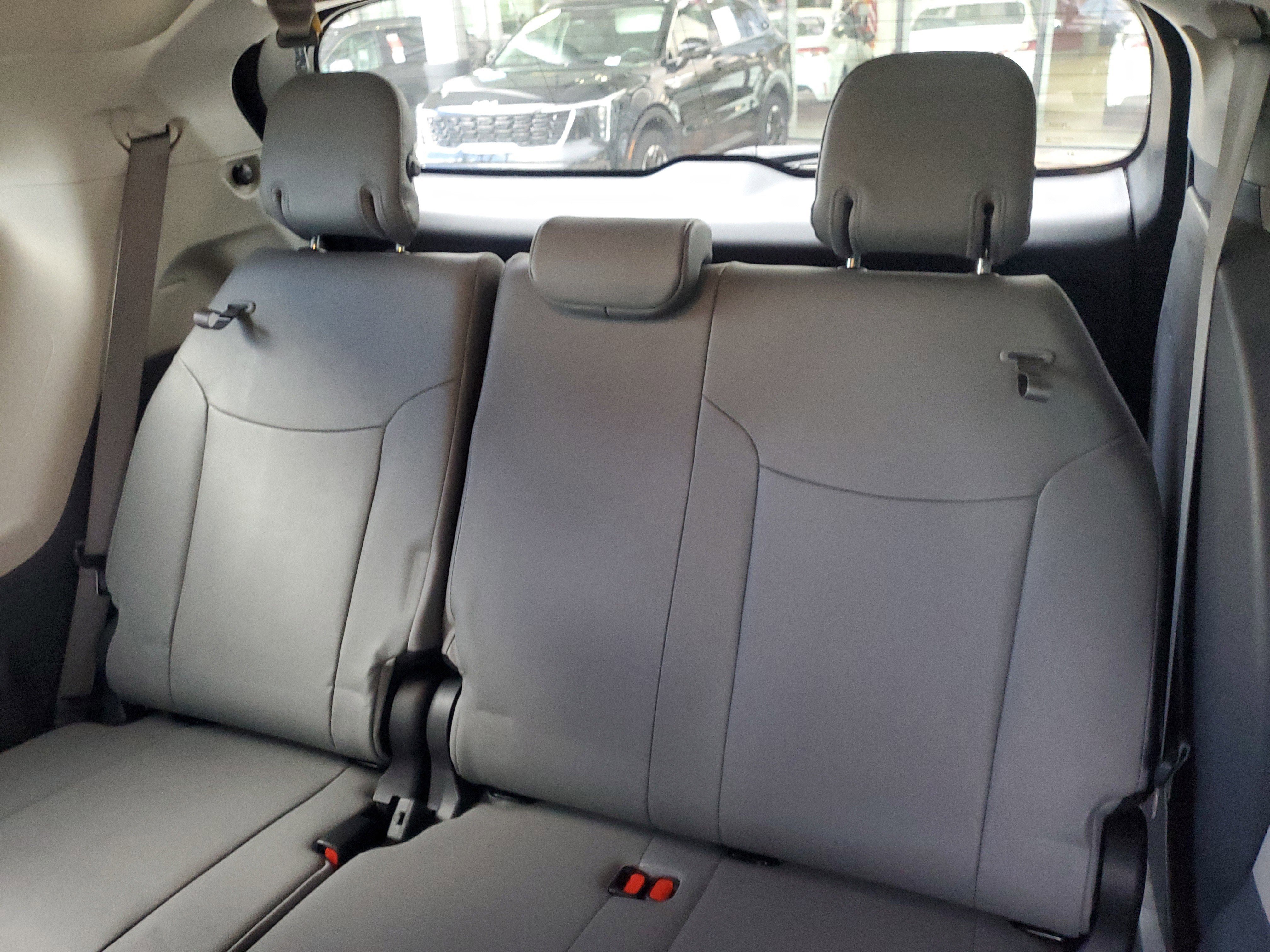 Used 2023 Toyota Sienna XLE image 16