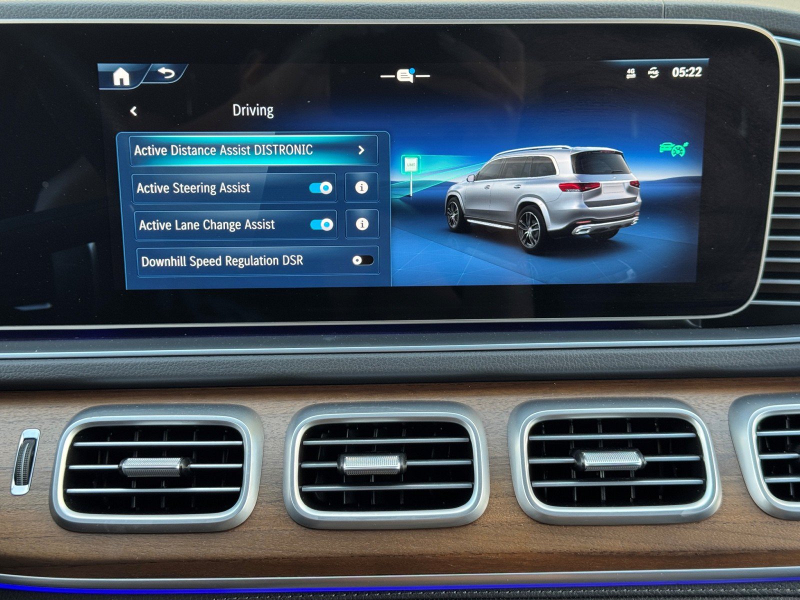 Used 2024 Mercedes-Benz GLS 580 4MATIC image 34