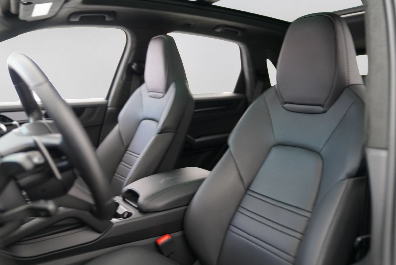 Used 2025 Porsche Cayenne GTS AWD/4WD image 12