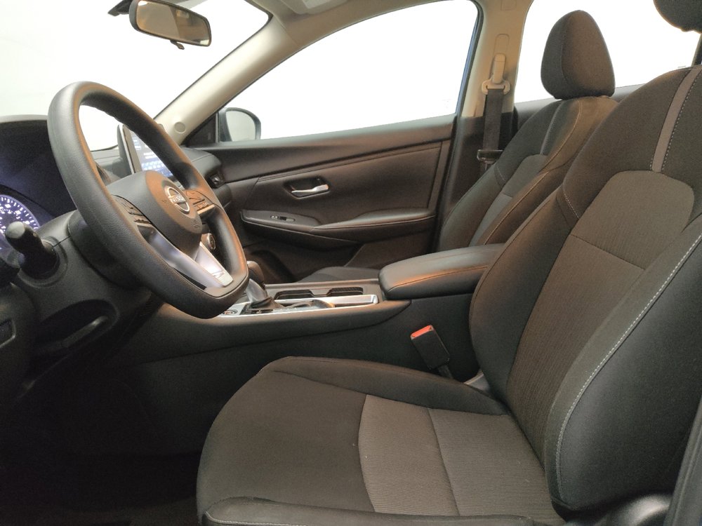 Used 2025 Nissan Sentra SV FWD image 17