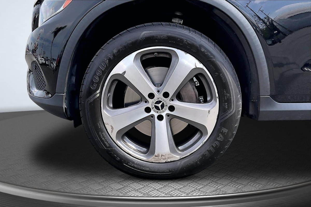 Used 2018 Mercedes-Benz GLC 300 w/ Premium Package image 9