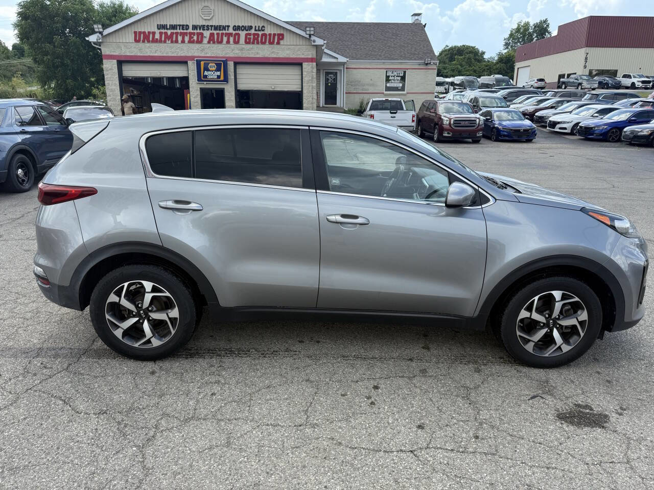 Used 2020 Kia Sportage LX image 3