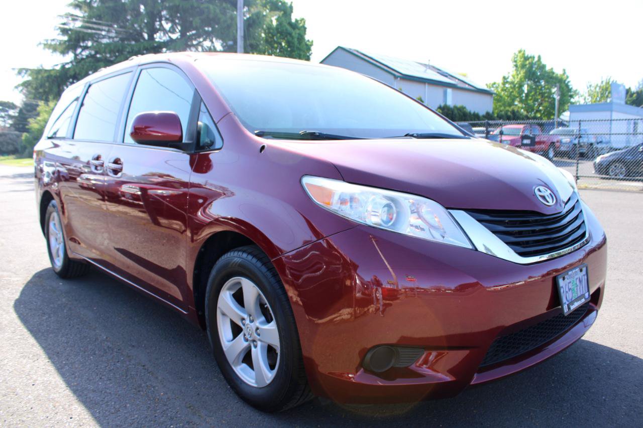Used 2011 Toyota Sienna LE FWD image 7