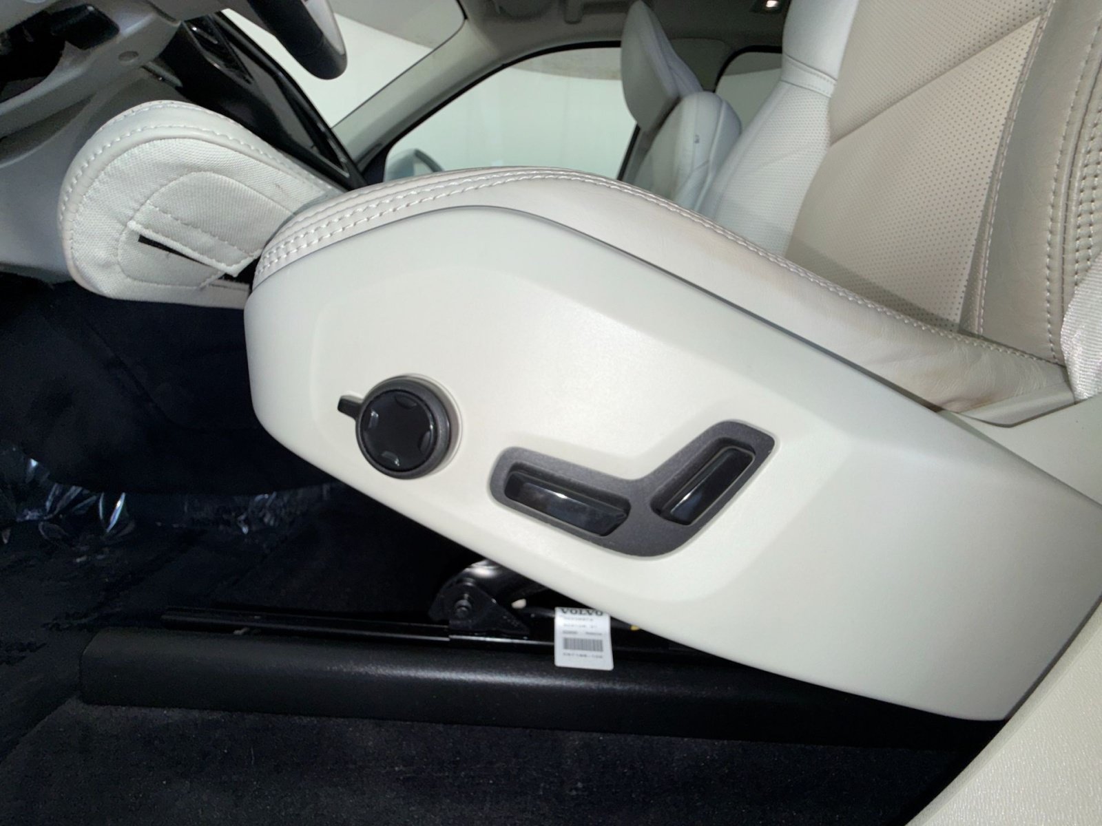 Used 2023 Volvo XC90 T8 Ultimate AWD/4WD image 14