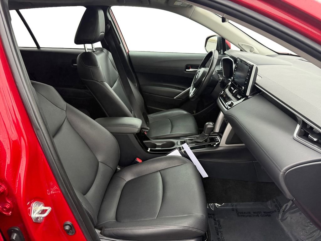 Used 2022 Toyota Corolla Cross XLE w/ Convenience Package image 17