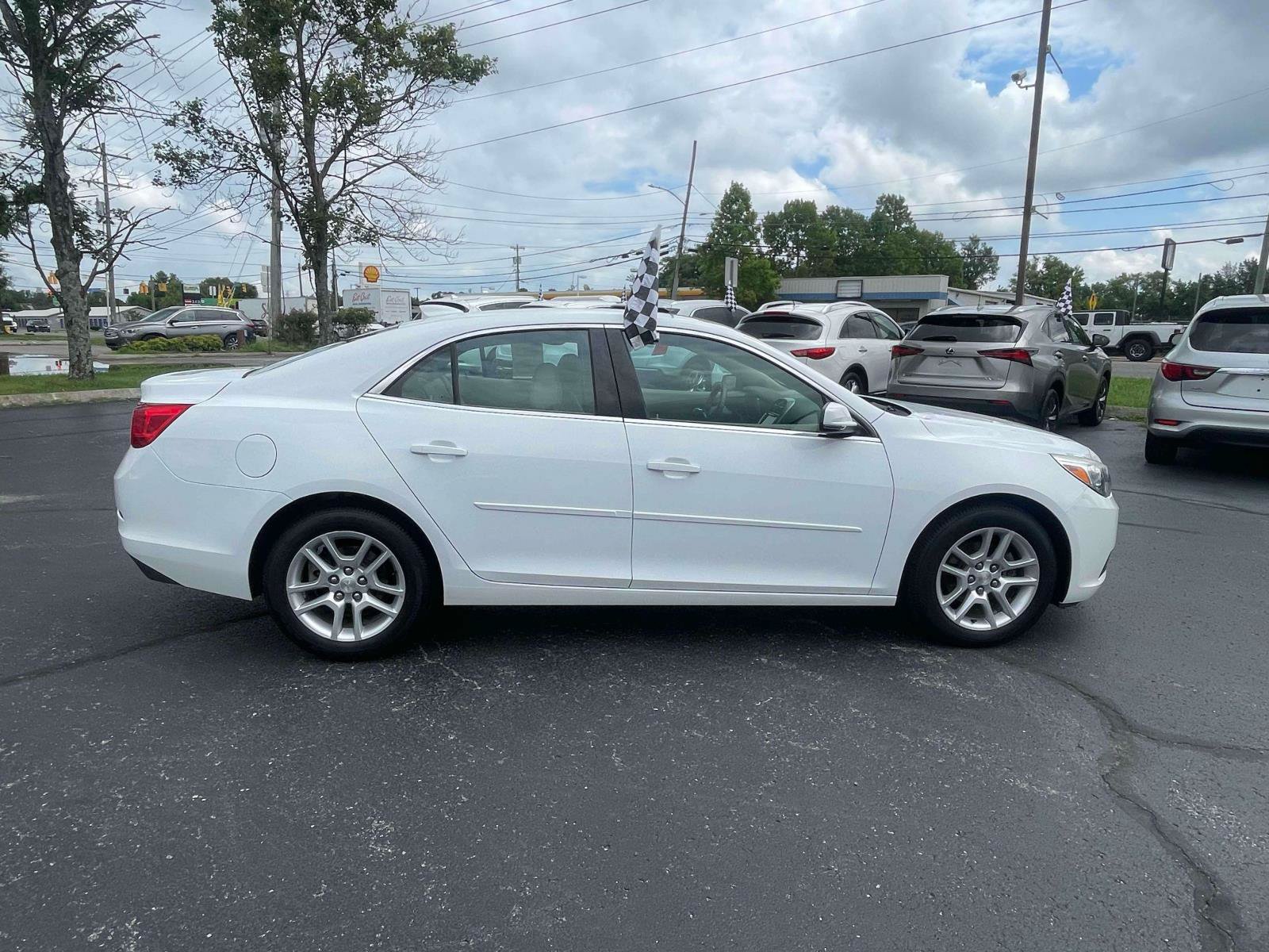 Used 2016 Chevrolet Malibu LT w/ Power Convenience Package FWD image 9