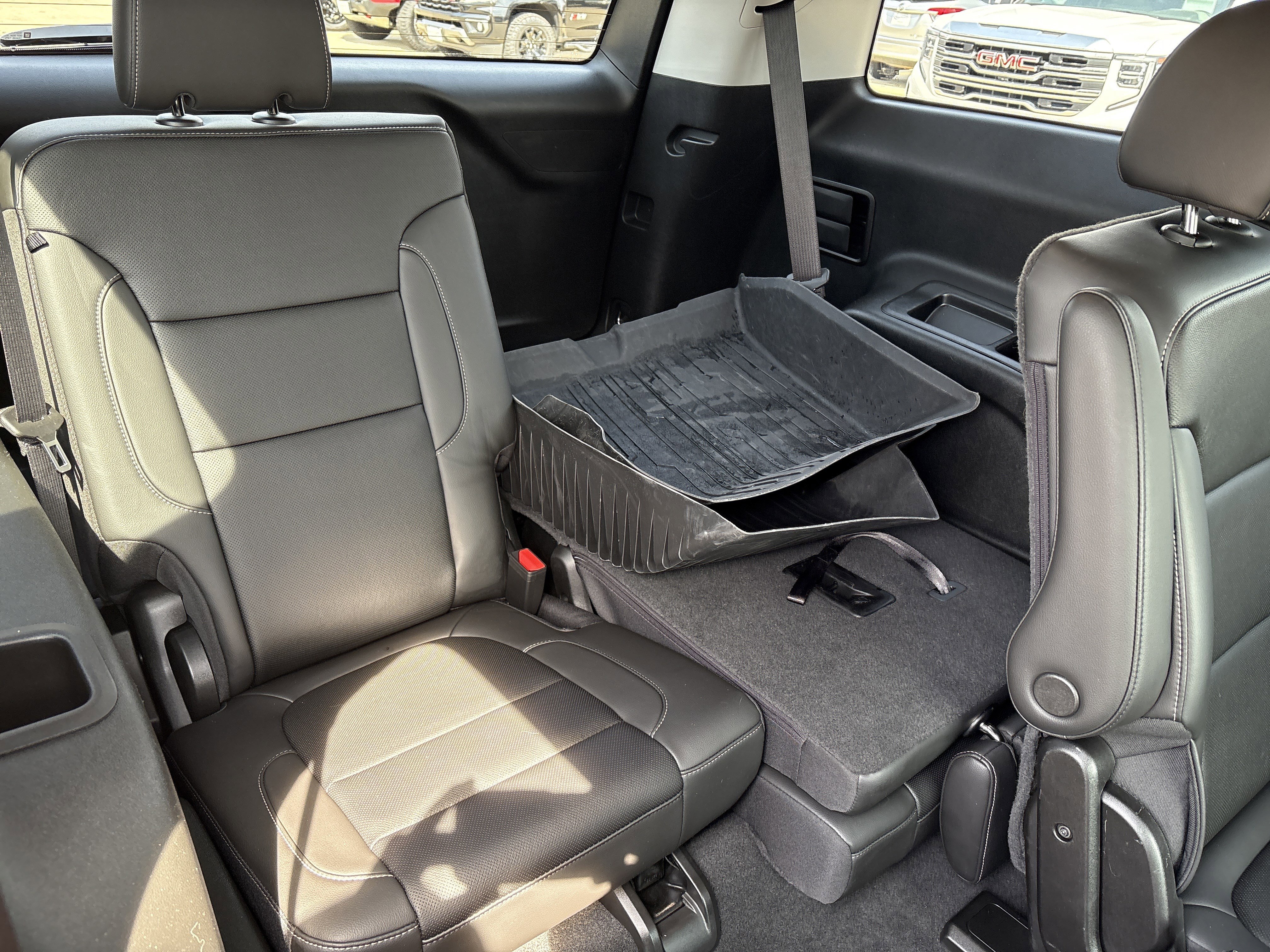 Used 2023 GMC Acadia SLT w/ Elevation Edition image 18