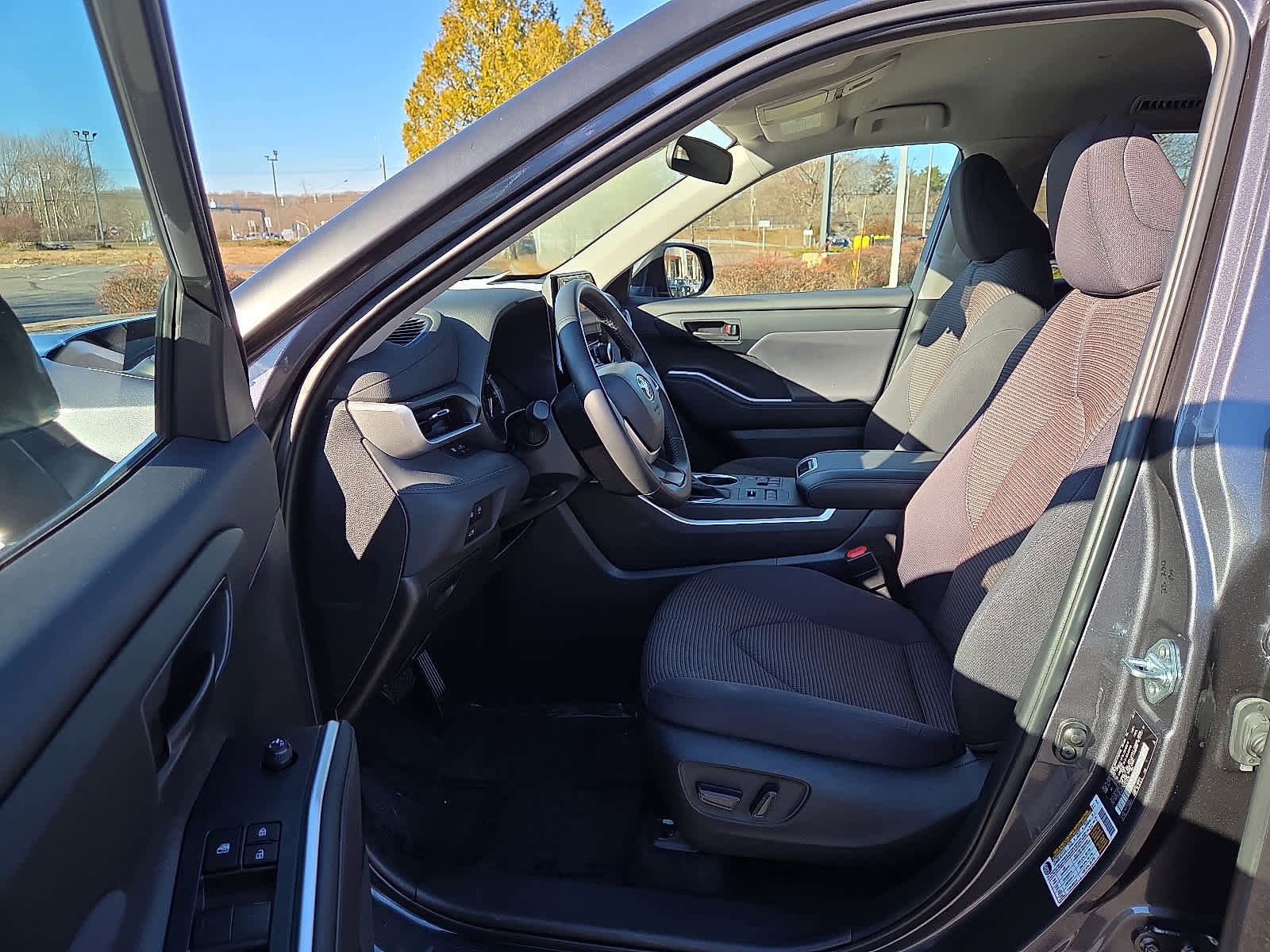 Certified 2024 Toyota Highlander LE image 15