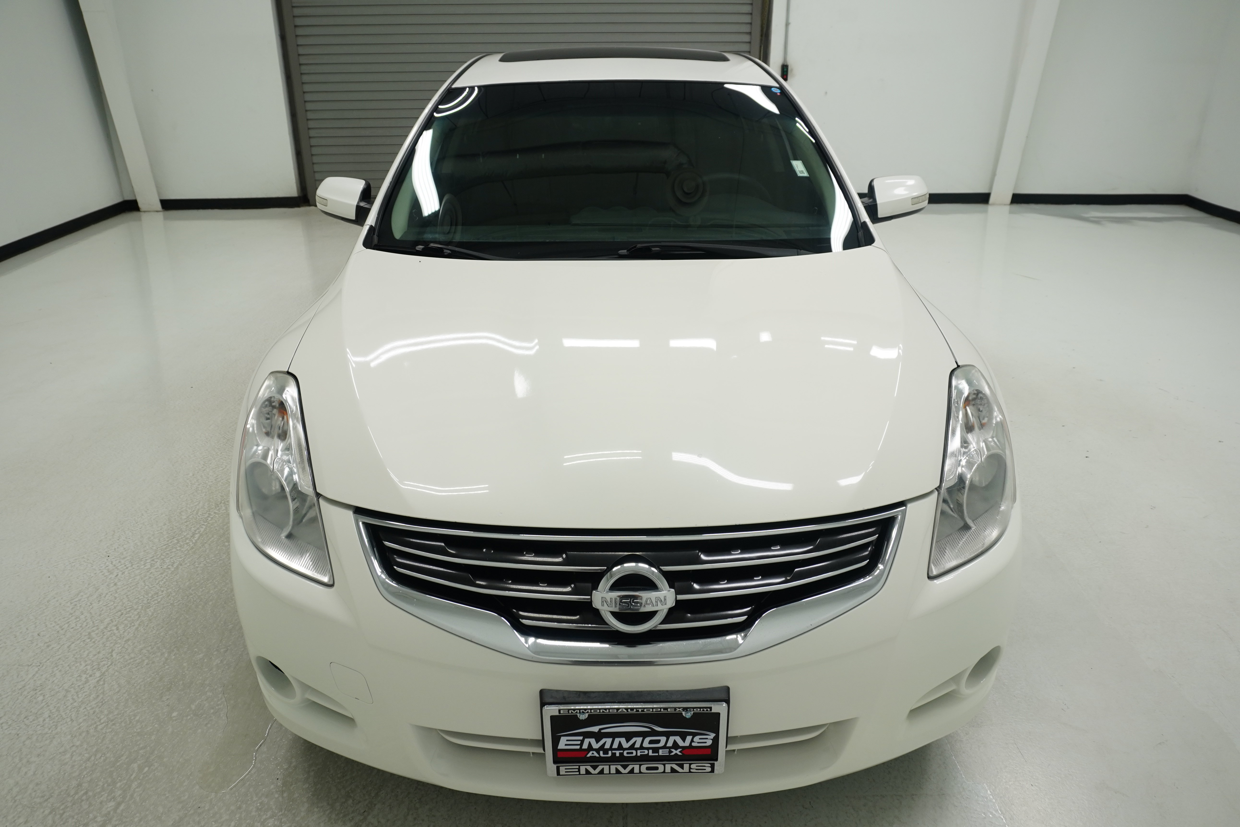 Used 2011 Nissan Altima 2.5 SL w/ Technology Pkg FWD image 2