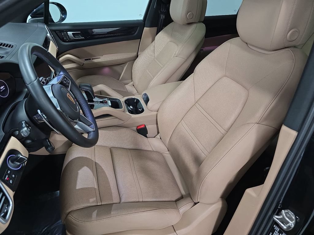 Certified 2023 Porsche Cayenne AWD/4WD image 5