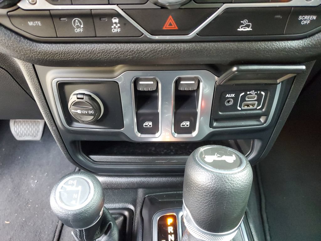 Used 2025 Jeep Wrangler Sport AWD/4WD image 28