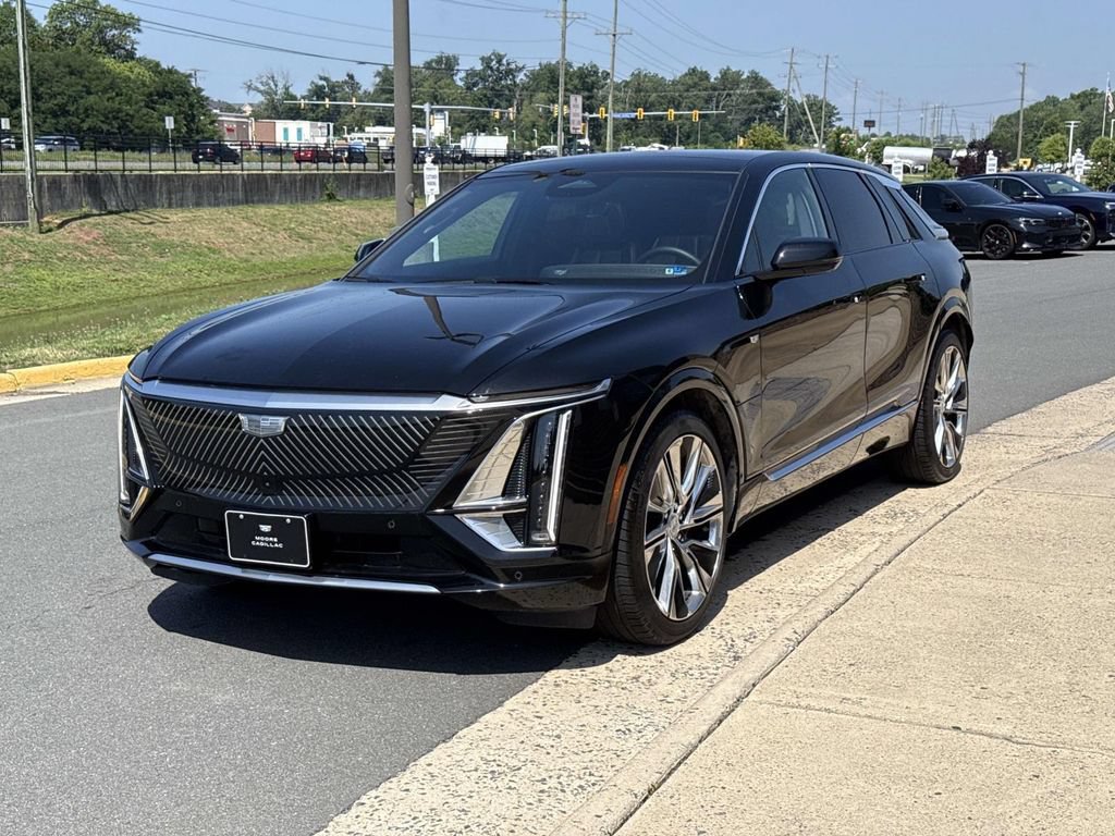 Certified 2025 Cadillac Lyriq Luxury w/ LPO, Floor Liner Package AWD/4WD image 21