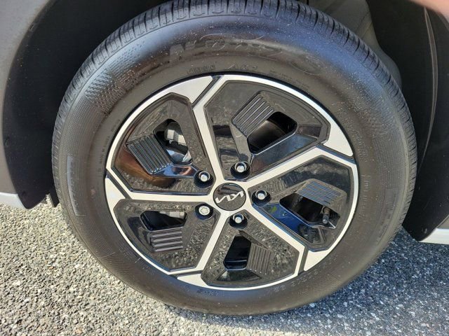 Used 2025 Kia Niro EX FWD image 17