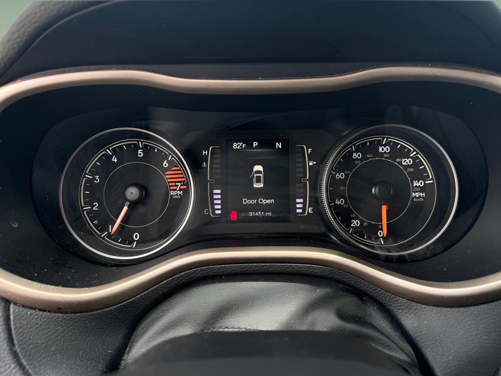 Used 2018 Jeep Cherokee Latitude w/ Altitude Package FWD image 24