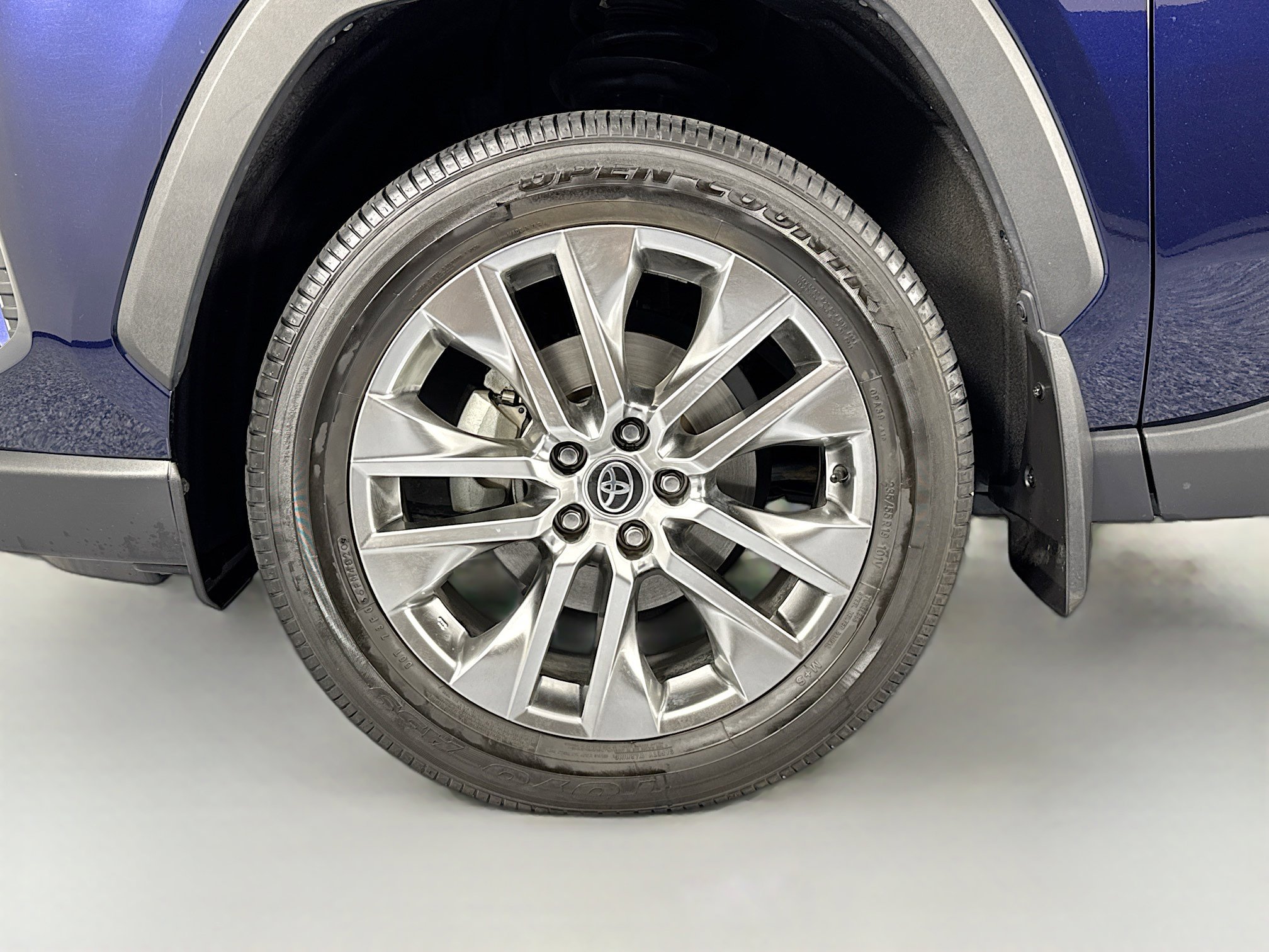Used 2021 Toyota RAV4 XLE Premium AWD/4WD image 31