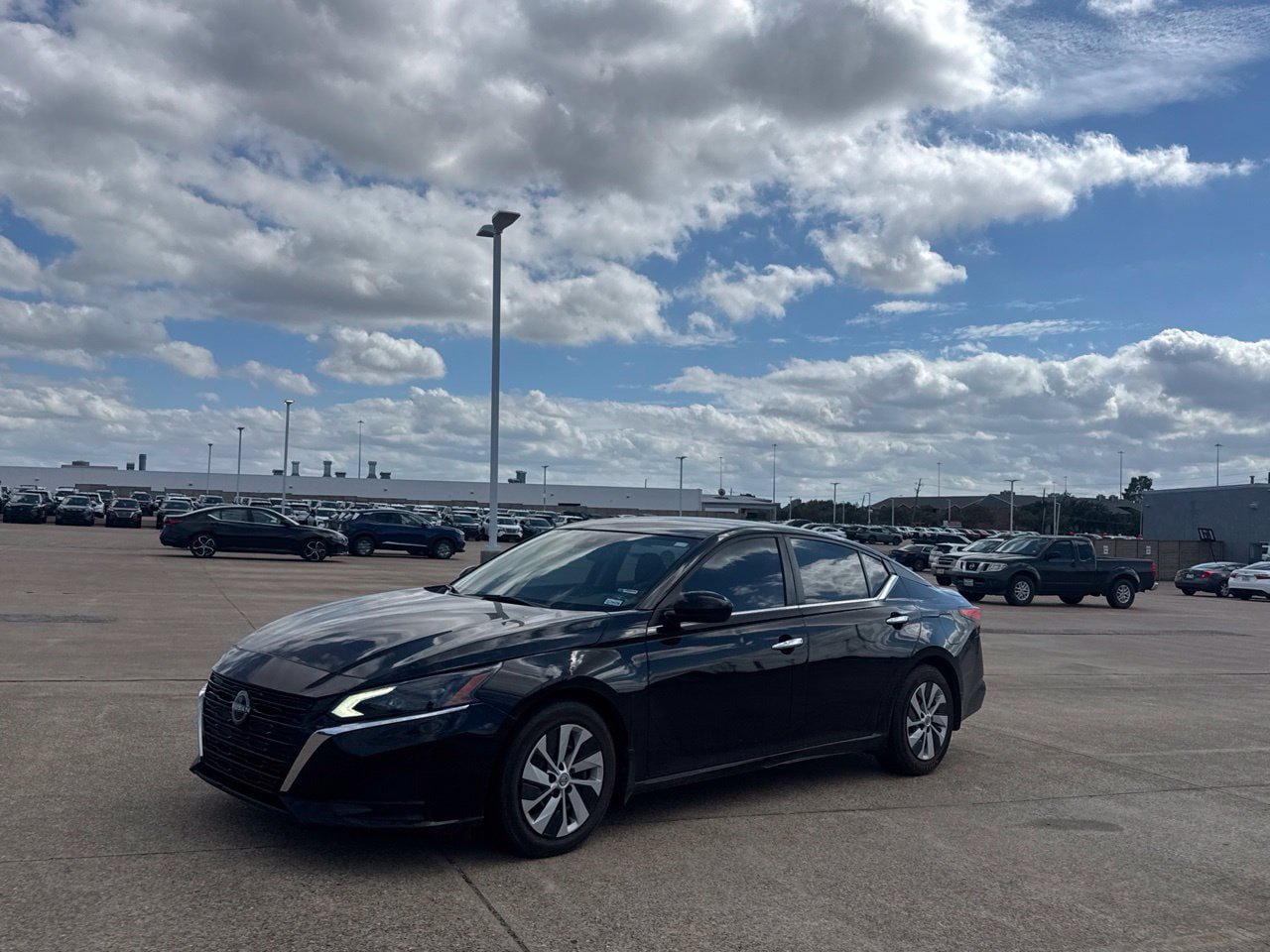Used 2023 Nissan Altima 2.5 S FWD image 12