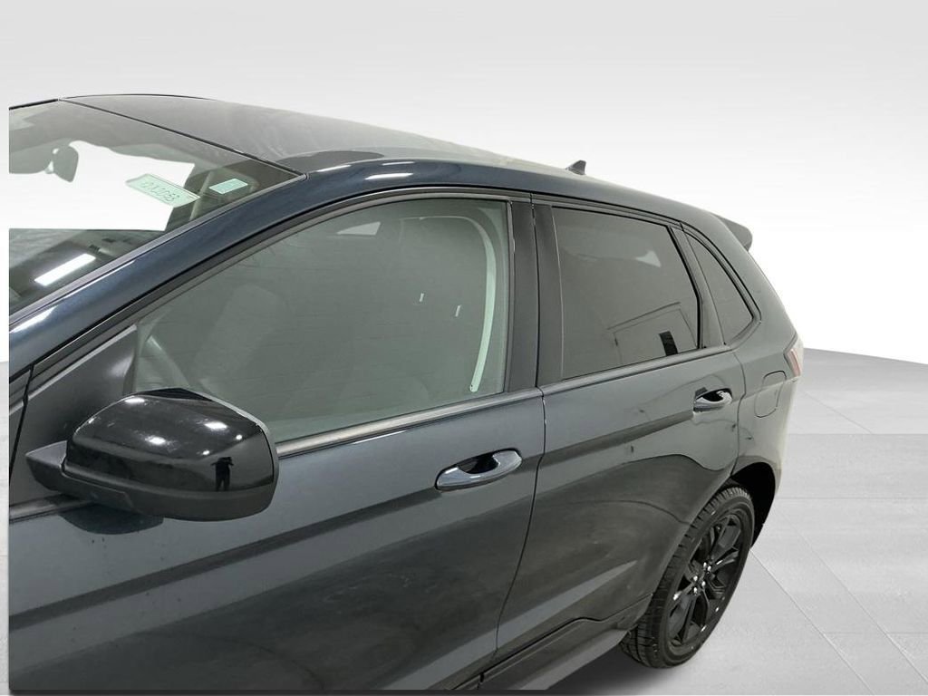 Used 2022 Ford Edge SE w/ Black Appearance Package image 9