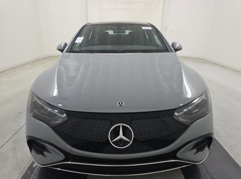 Used 2023 Mercedes-Benz EQE 500 4MATIC Sedan image 2
