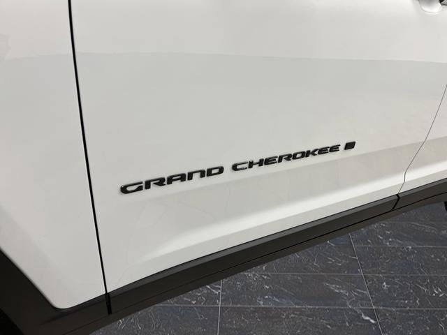 New 2025 Jeep Grand Cherokee Limited w/ Black Appearance Package image 36