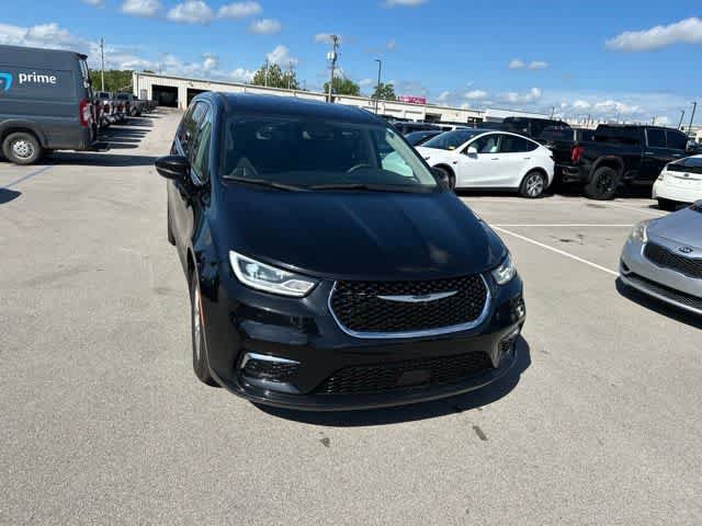 Certified 2024 Chrysler Pacifica Touring-L FWD image 25