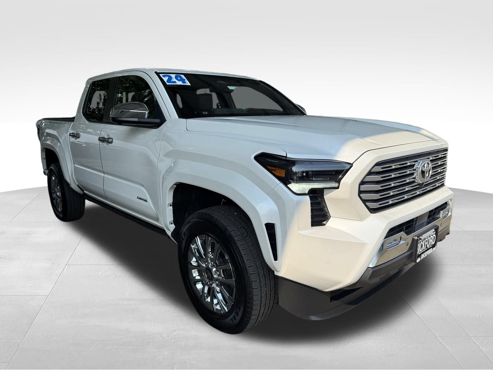 Used 2024 Toyota Tacoma Limited w/ Limited Package (LT) AWD/4WD image 3