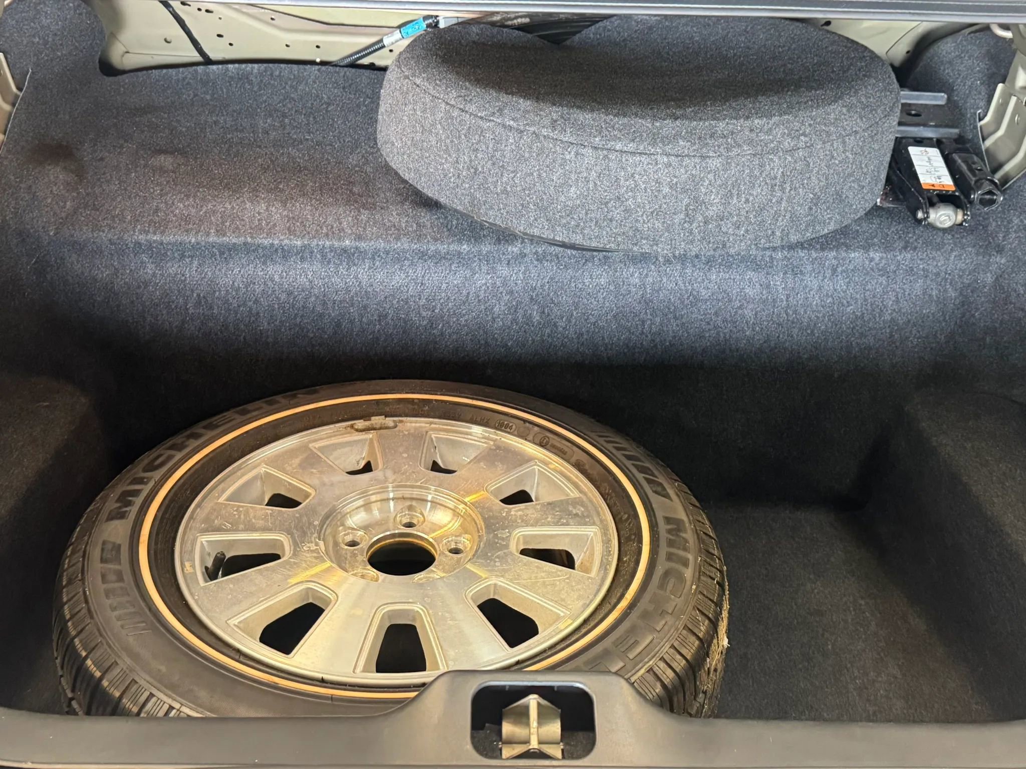 Used 2004 Mercury Grand Marquis LS RWD image 24