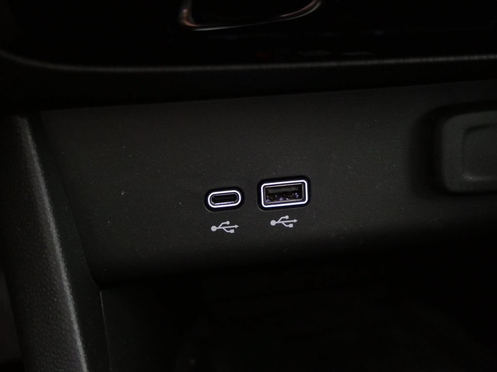 Used 2024 Buick Encore GX Avenir w/ Avenir Technology Package AWD/4WD image 29