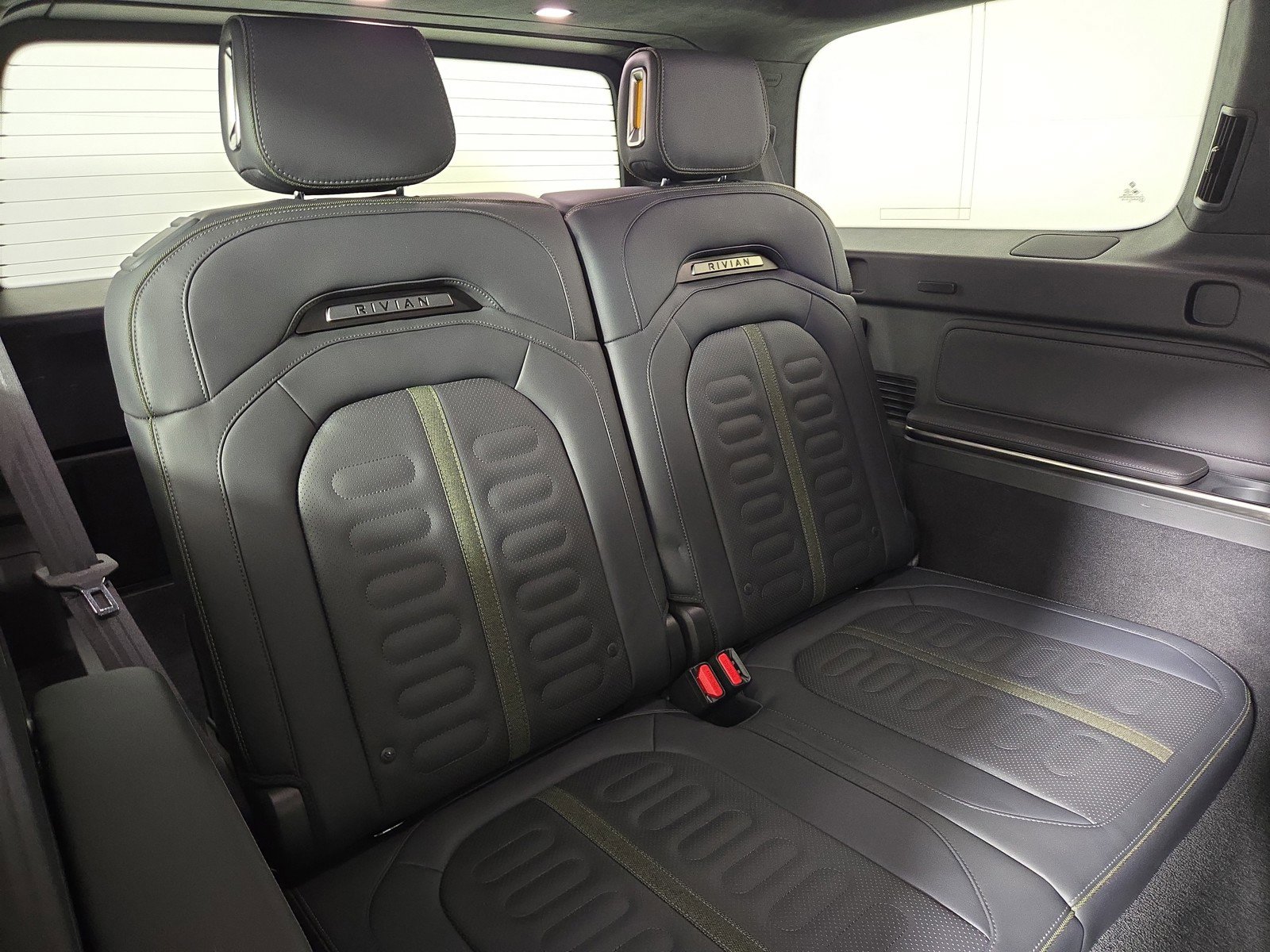 Used 2023 Rivian R1S Adventure AWD/4WD image 25