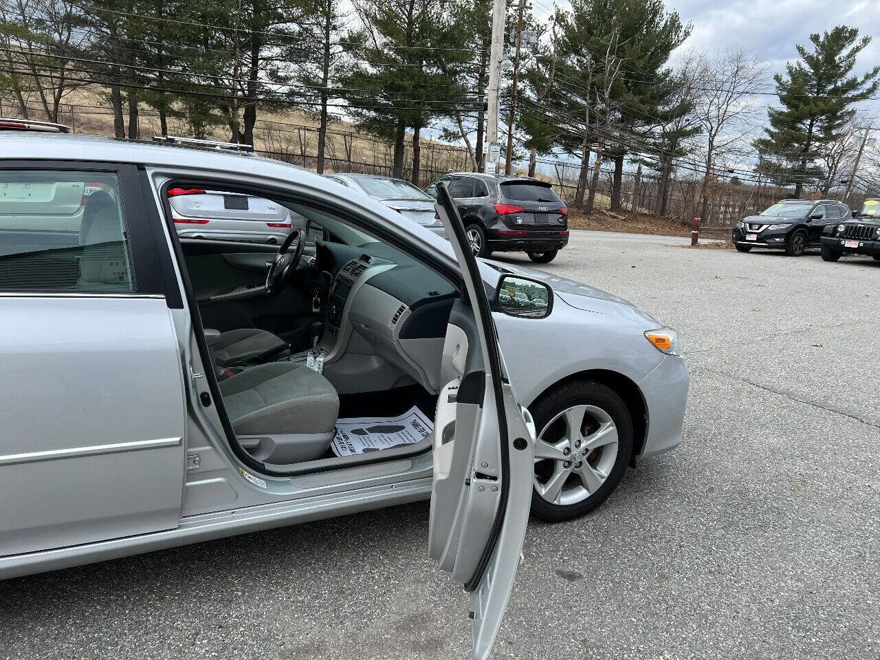 Used 2013 Toyota Corolla LE w/ Premium Pkg image 9