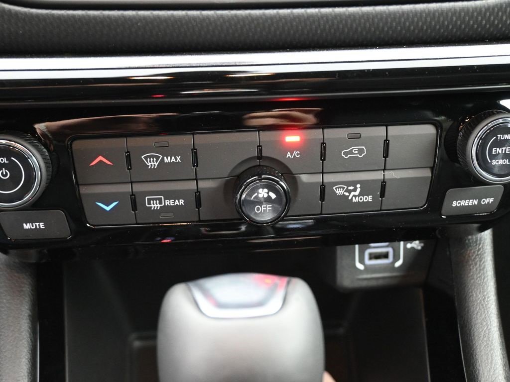 New 2026 Jeep Compass Latitude image 3