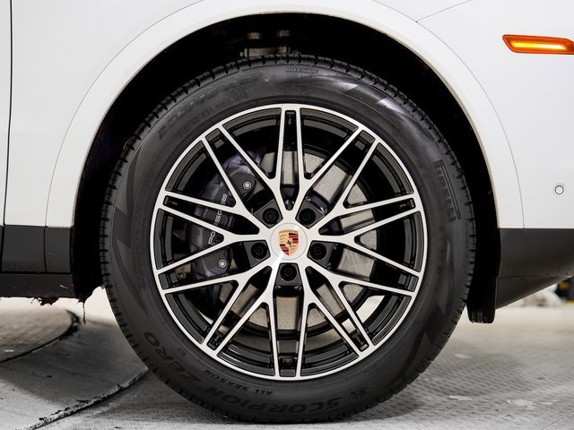 Used 2025 Porsche Cayenne image 28