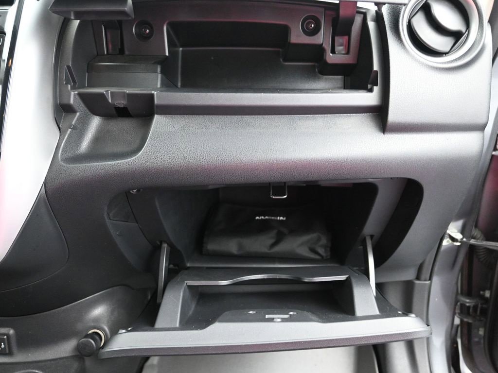 Used 2017 Nissan Versa Note SV w/ SV Appearance Package image 30