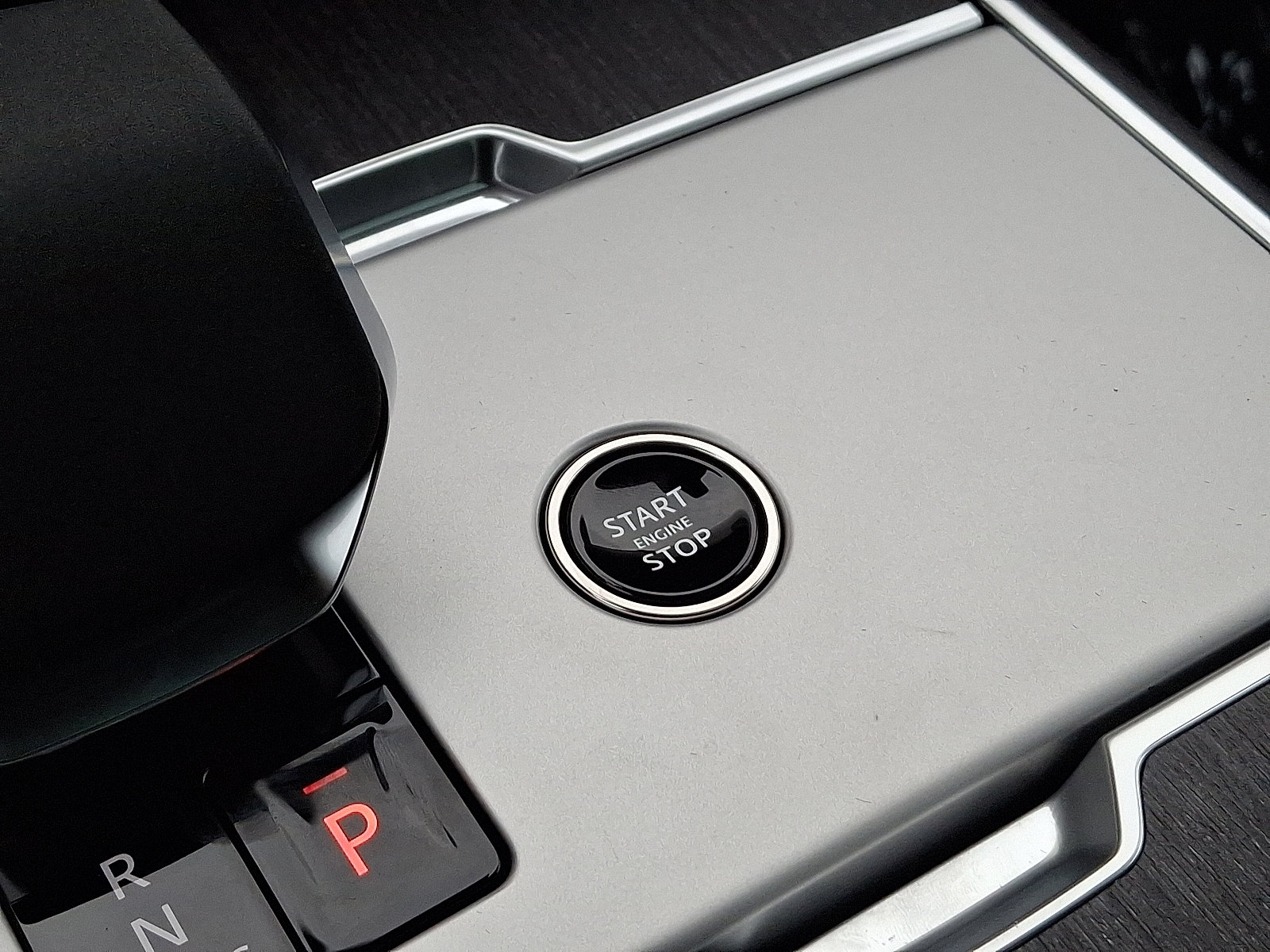 New 2025 Land Rover Range Rover SE image 18