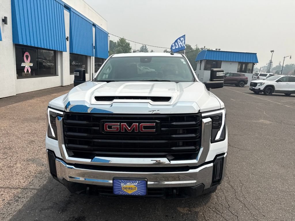 Used 2024 GMC Sierra 2500 Pro AWD/4WD image 3