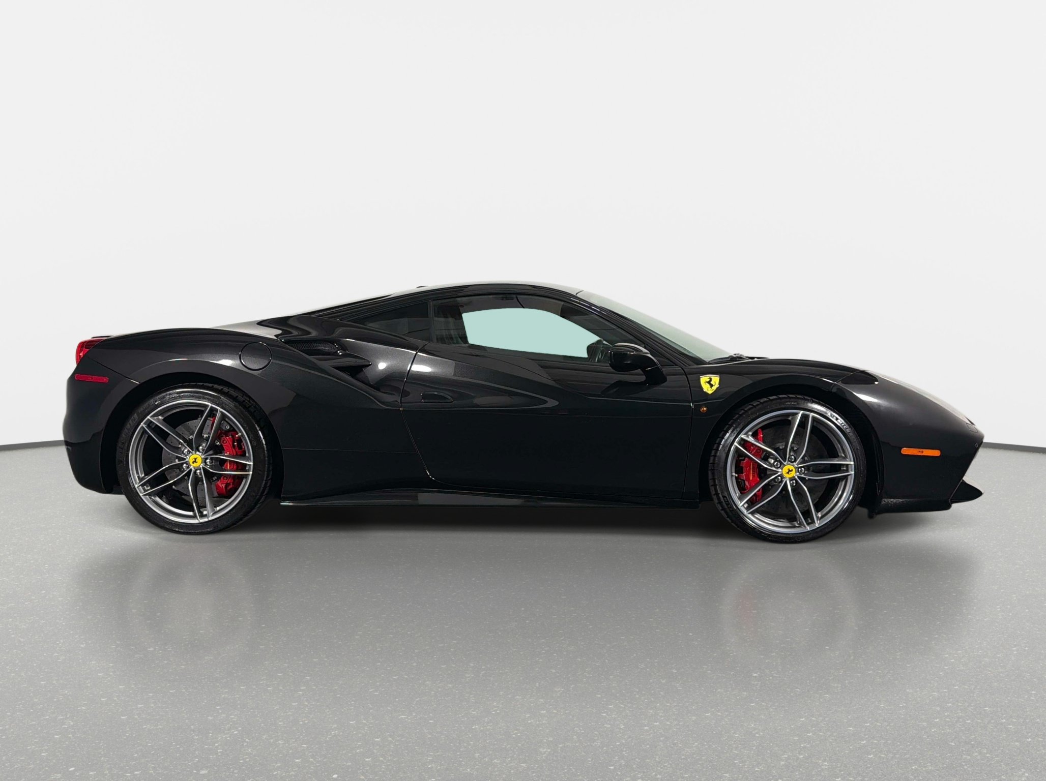 Used 2018 Ferrari 488 GTB RWD image 2
