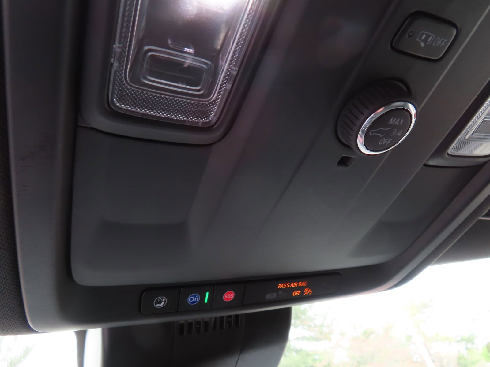 Used 2025 Chevrolet Suburban Z71 image 41