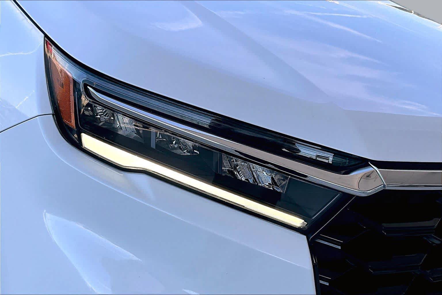 Used 2025 Honda Pilot Touring image 24