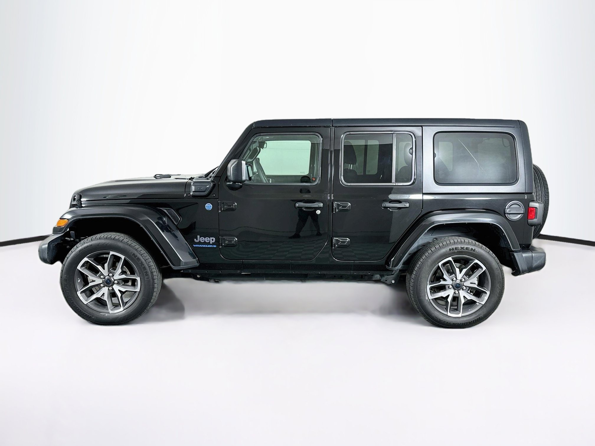 Used 2024 Jeep Wrangler Unlimited w/ LED Headlamp & Fog Lamp Group AWD/4WD image 4