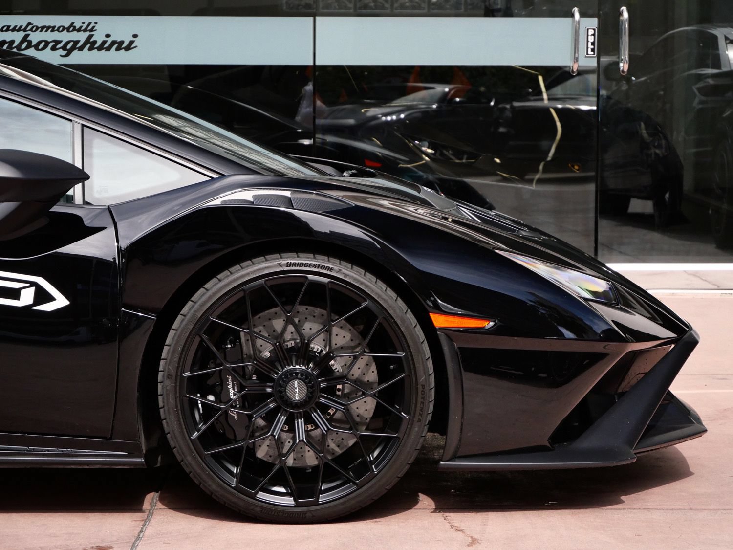 Used 2023 Lamborghini Huracan STO RWD image 9