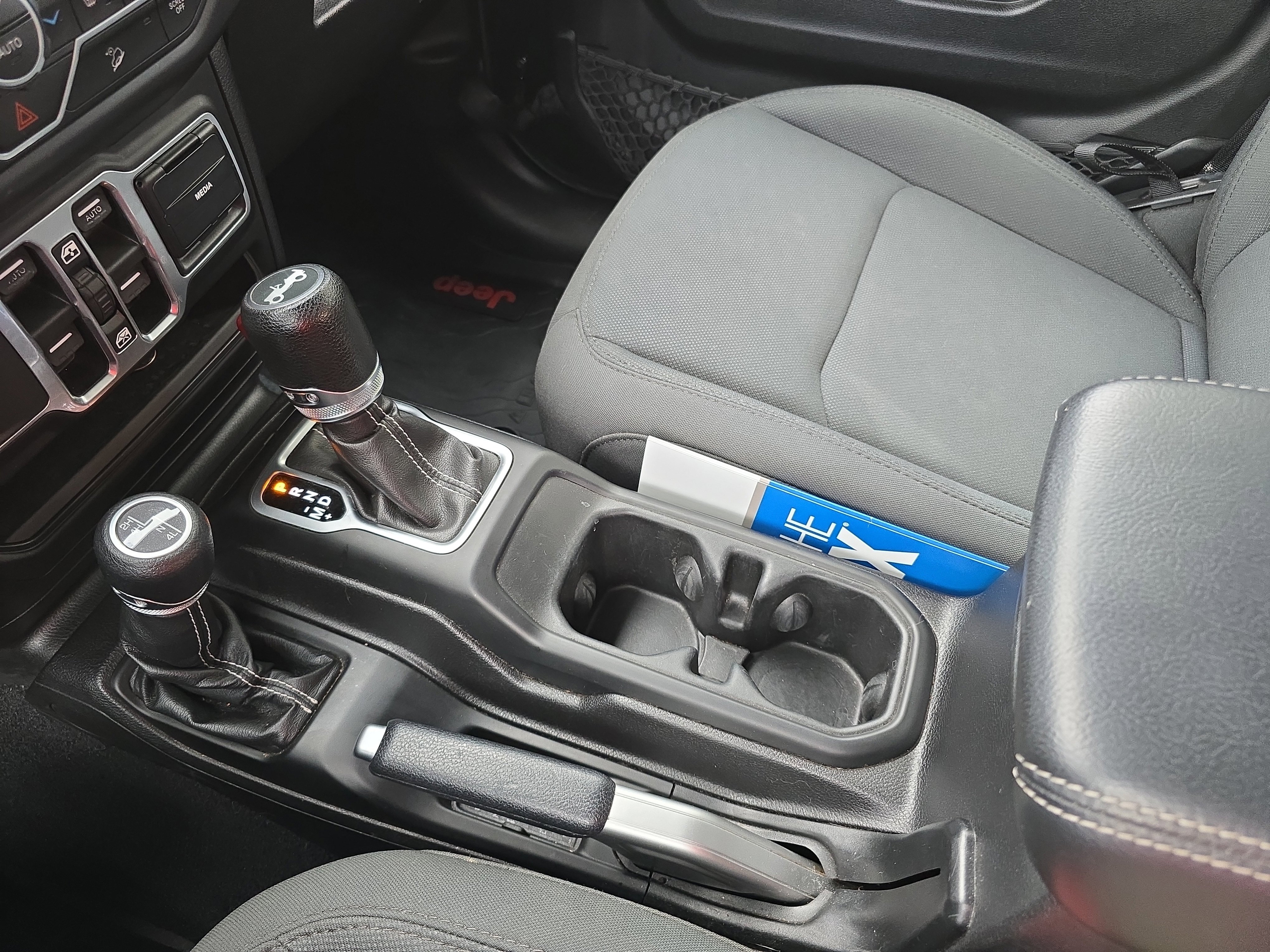 Used 2018 Jeep Wrangler Unlimited Sahara image 24