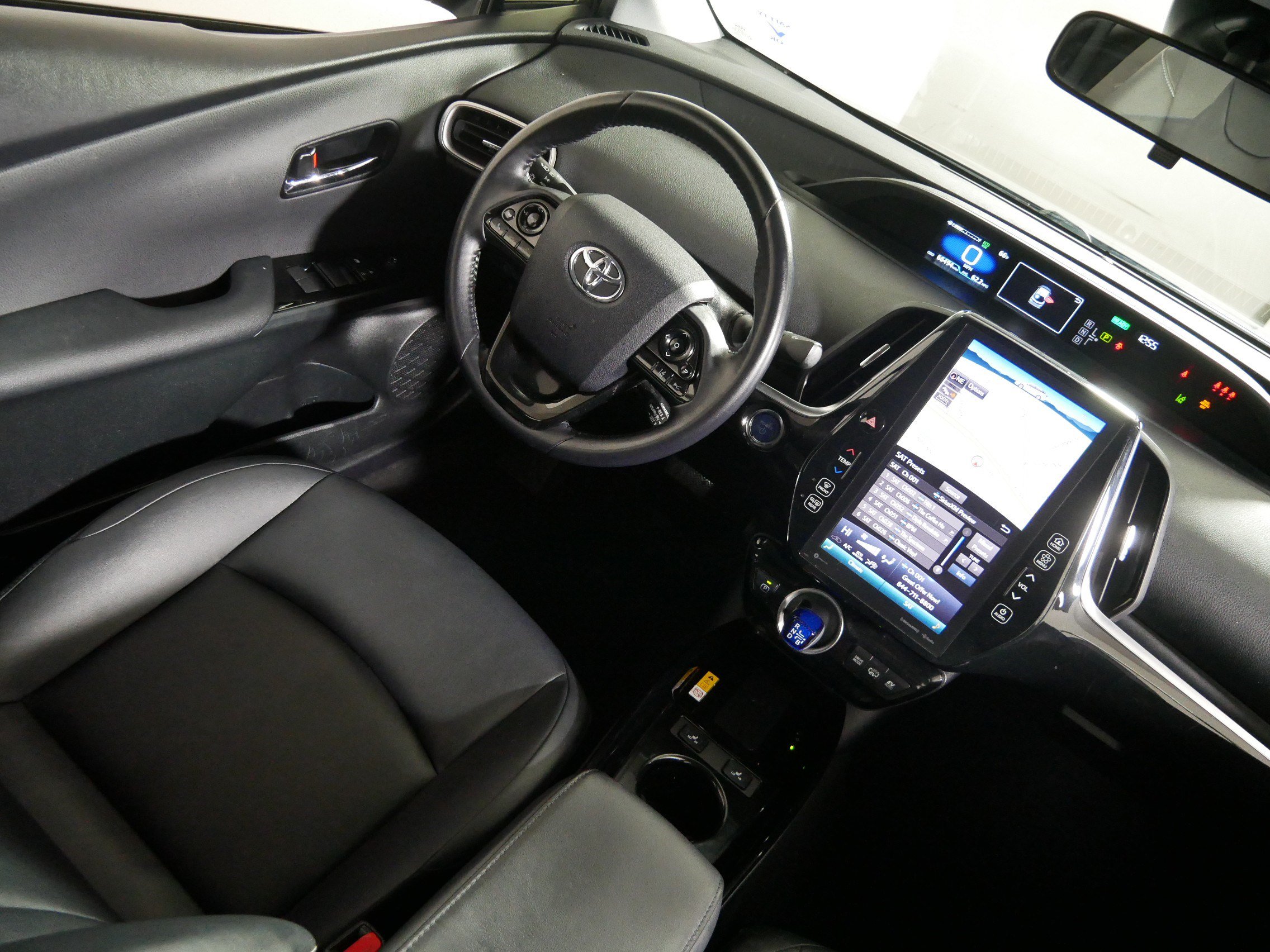 Used 2022 Toyota Prius Prime XLE FWD image 9