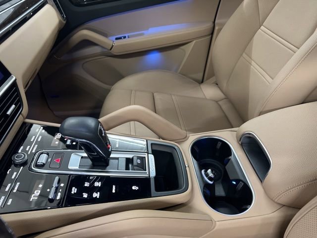 Used 2023 Porsche Cayenne Platinum Edition image 34