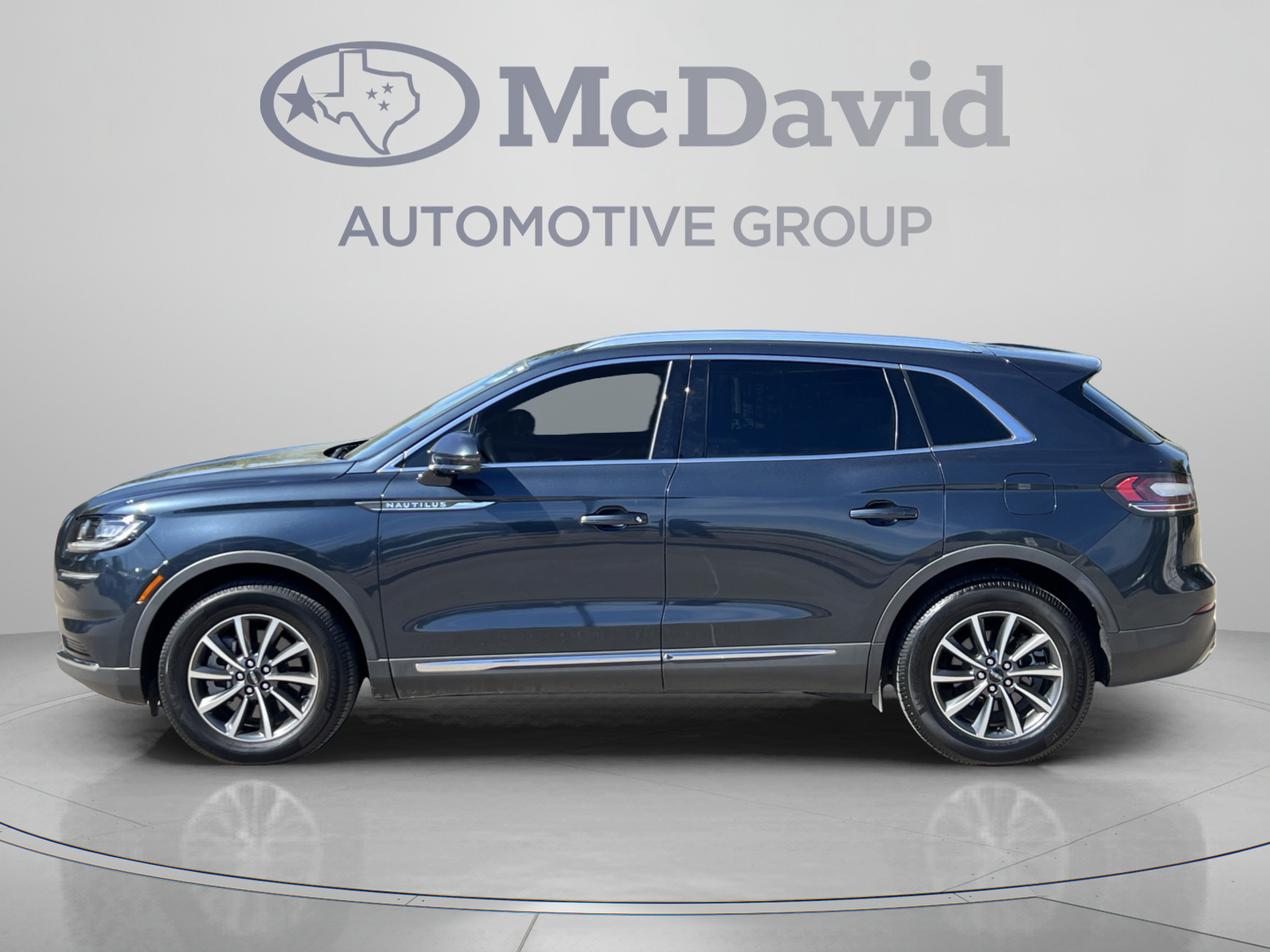 Used 2022 Lincoln Nautilus FWD image 4